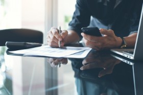 Signature d'un dossier de financement